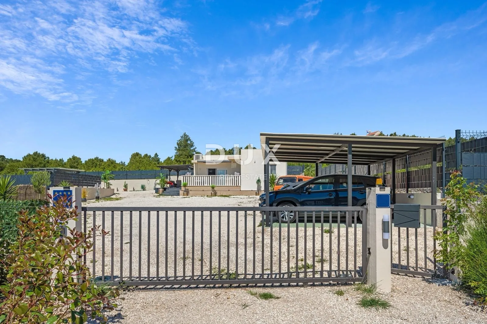 šibenik, bilice – moderna kuća s 2 terase i uređenim dvorištem - slika 11