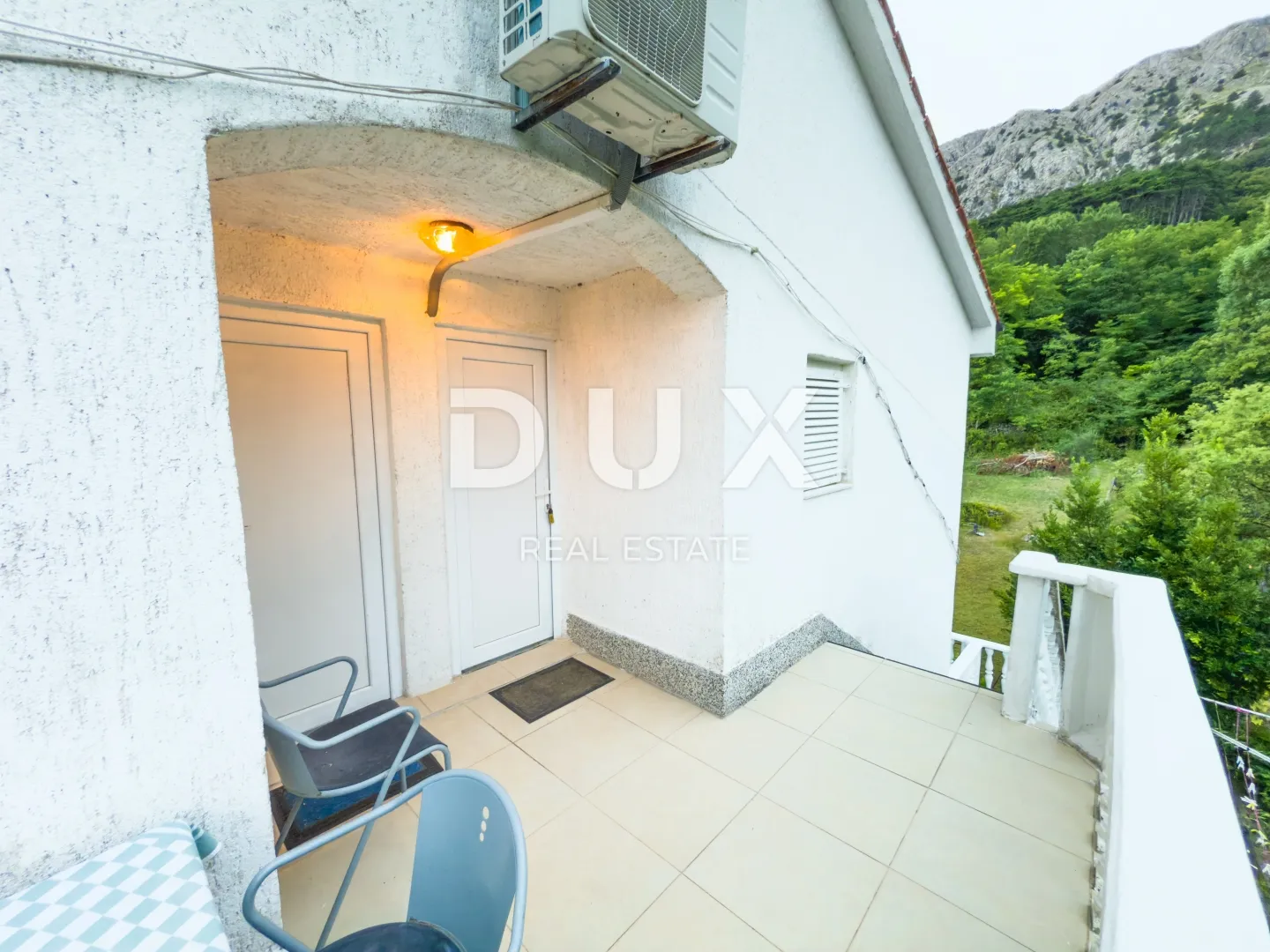 otok krk, baška - kuća s 5 apartmana i velikom okućnicom - slika 22