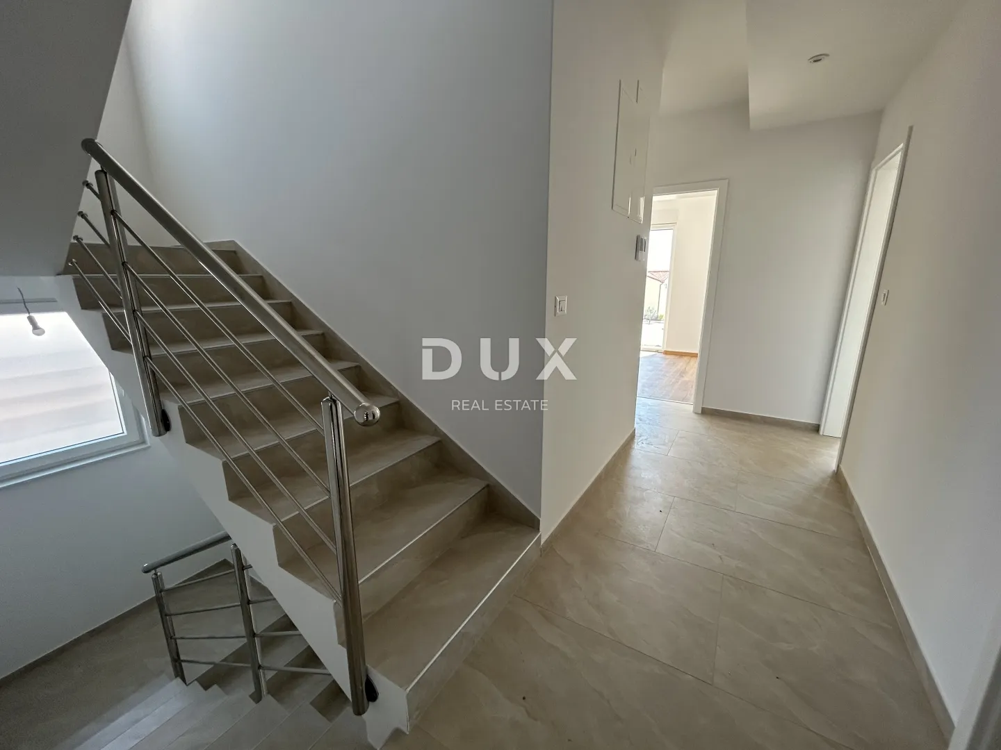šibenik, vodice – duplex s bazenom i trajnim, otvorenim pogledom - slika 19