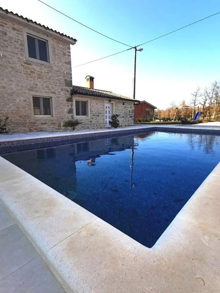 istra, višnjan - imanje s dvije kuće i pogledom na more - slika 3