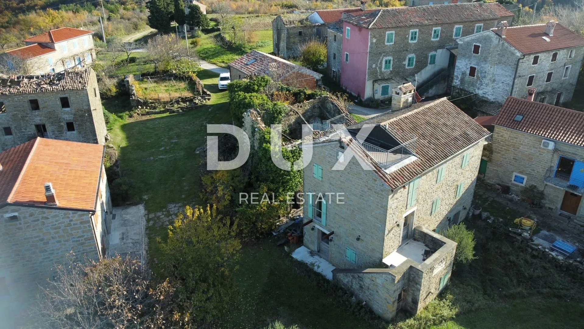 ISTRA, MOMJAN - Kamena kuća u istarskom stilu - Momjan, Buje
