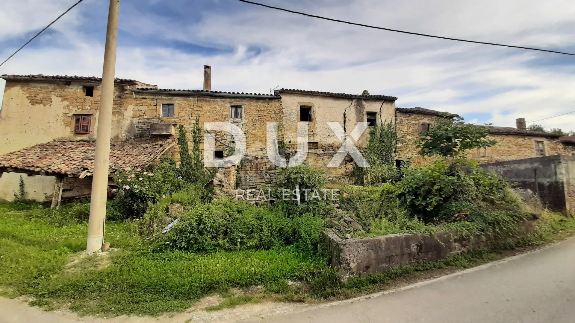ISTRA, JURADI - Starina za adaptaciju s 9000m2 poljoprivrednog zemljišta - Juradi, Buzet