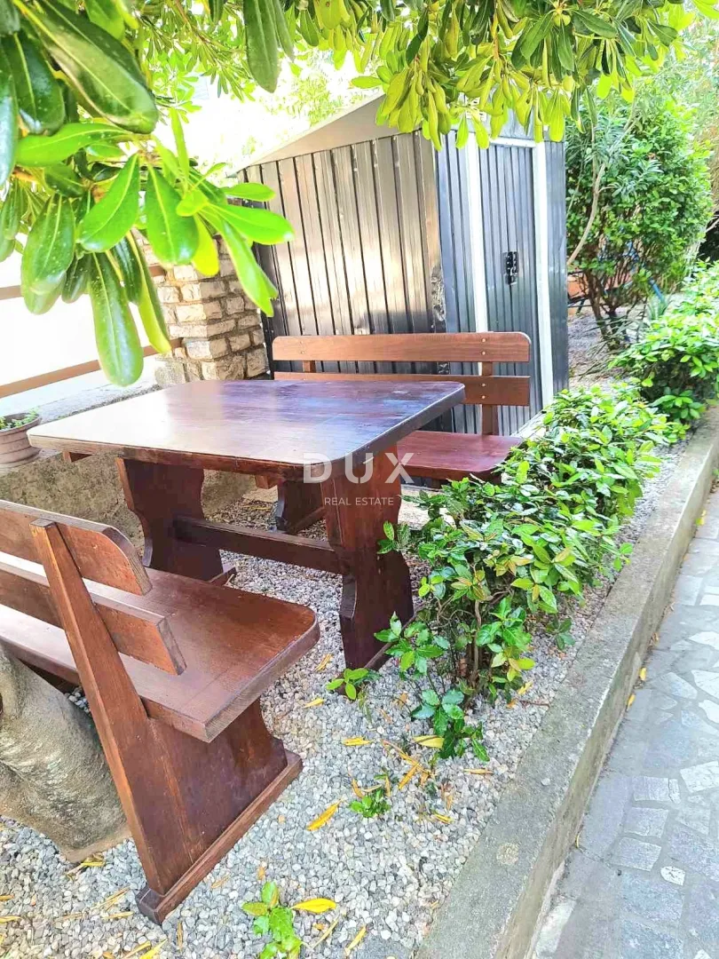 crikvenica, selce - apartman s pogledom na more i vrtom - slika 9