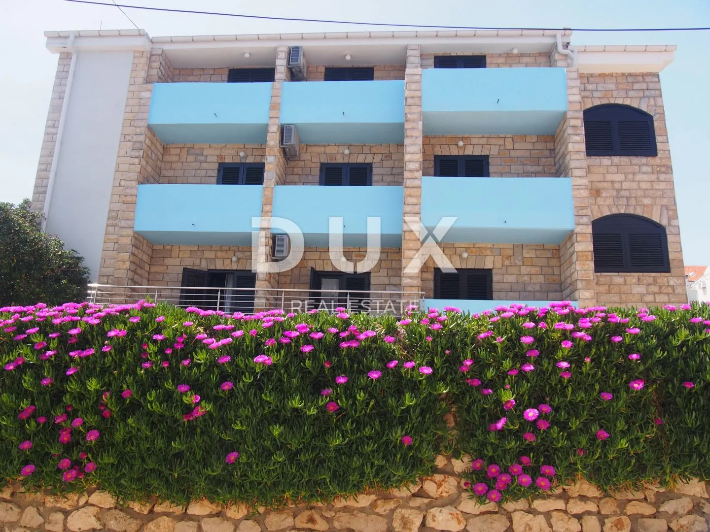otok pag, pag - prostrani hotel i 1271m2 terena 1. red do mora - slika 3