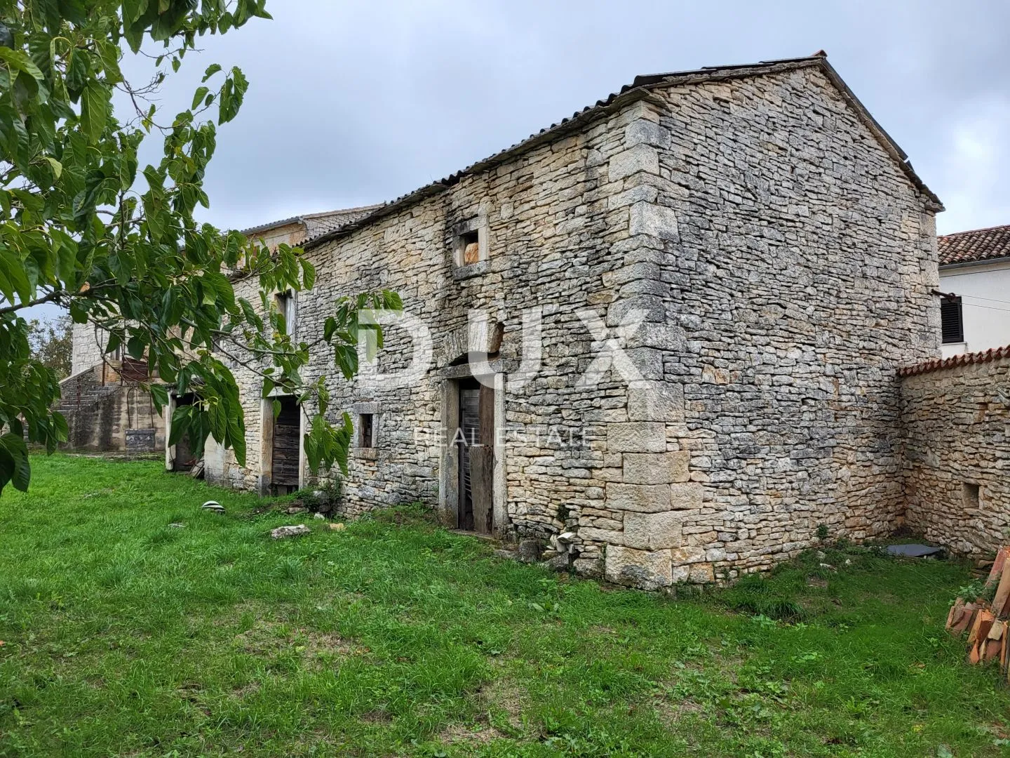 istra, svetvinčenat - dvije samostojeće kamene kuće - slika 14