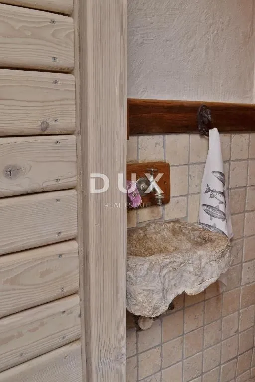 otok krk, malinska - šarmantna kamena kuća s bazenom - slika 37
