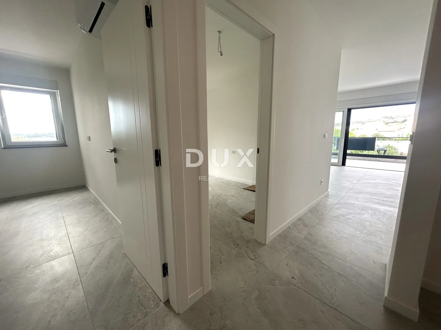 šibenik, vodice – 120m od plaže, pogled na more, velika terasa, garaža - slika 15