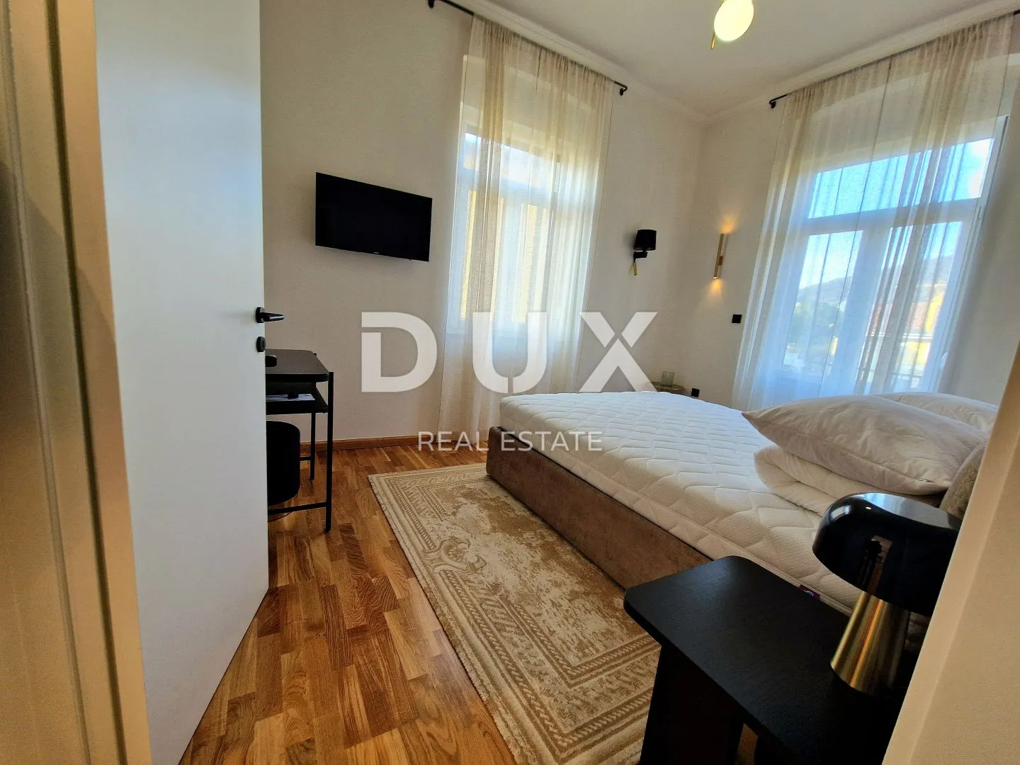 opatija, centar - novouređeni stan s dva balkona - slika 8