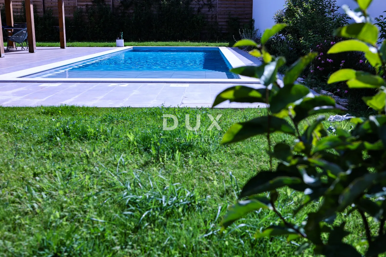istra, umag – luksuzna vila, bazen, pogled na more - slika 14