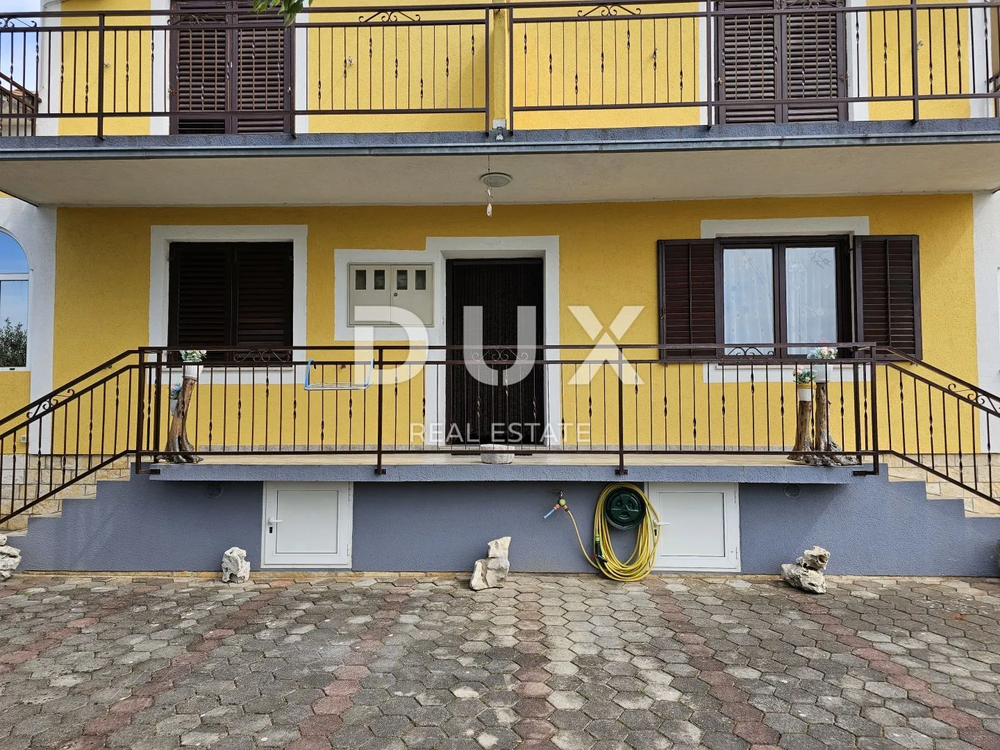 OTOK KRK, MALINSKA (okolica) - Kuća s 4 apartmana i uređenom okućnicom - Malinska, Malinska-Dubašnica