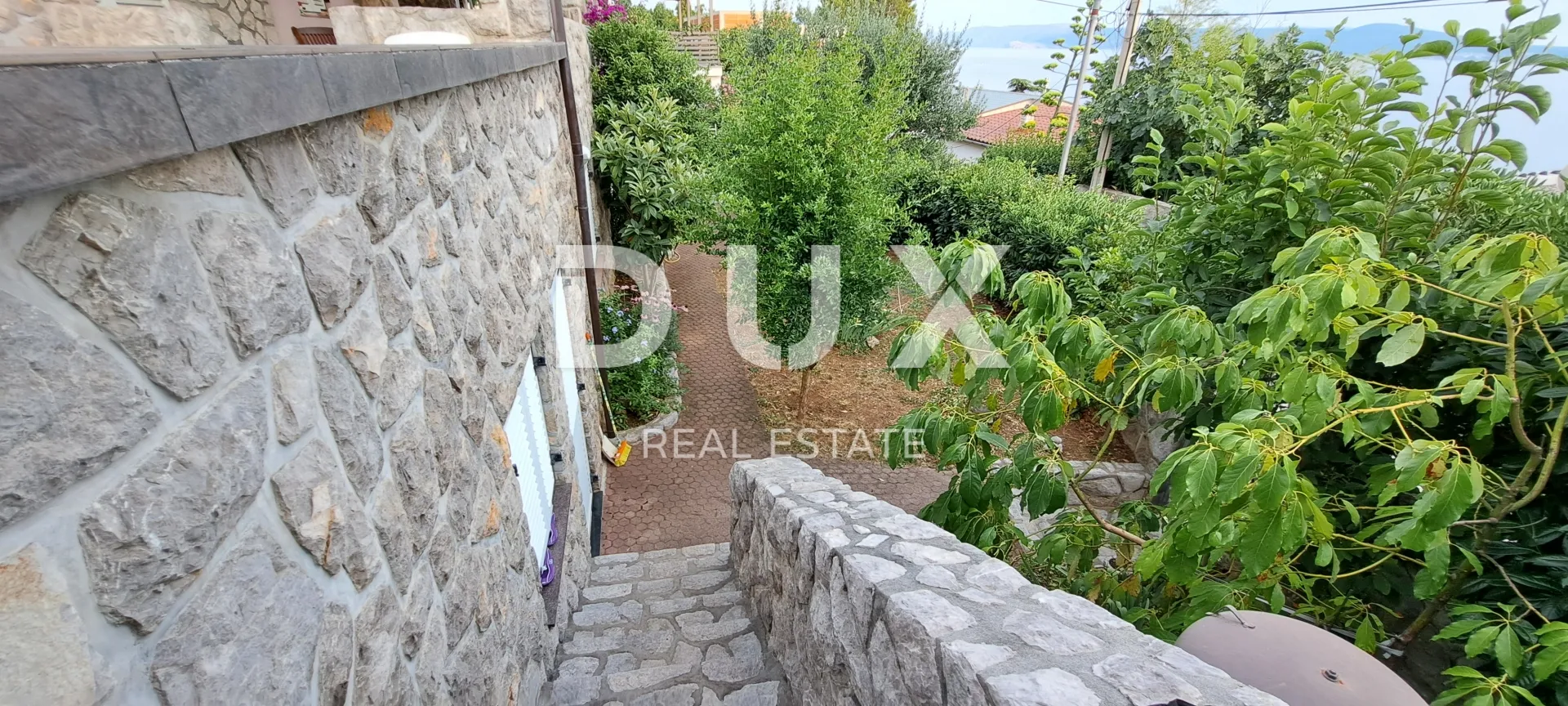 crikvenica - samostojeća kuća sa 4 stana, udaljena samo 100 m od mora - slika 85