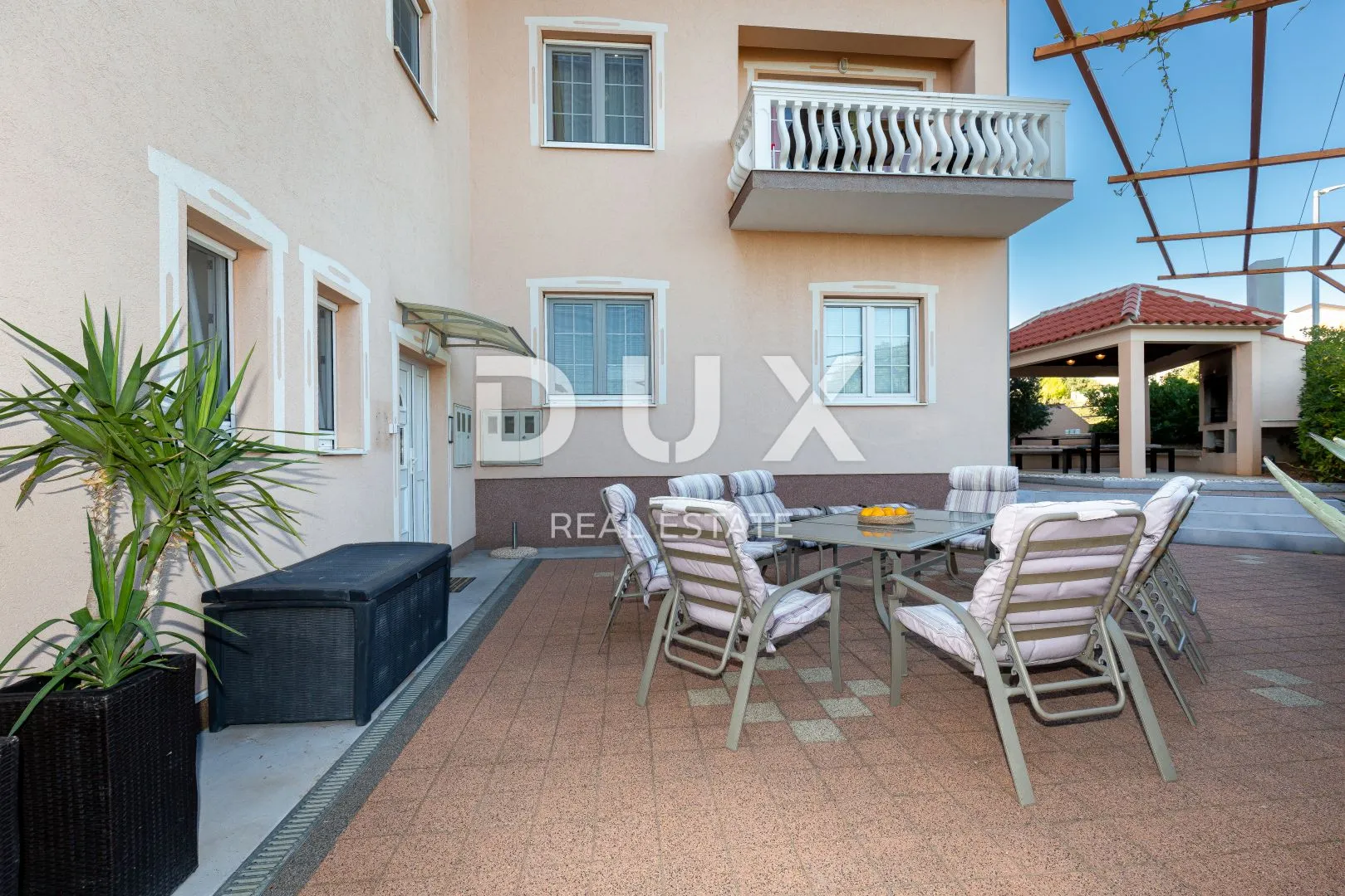biograd, sveti filip i jakov - sniženo! apartmanska kuća s bazenom i pogledom na more - slika 3