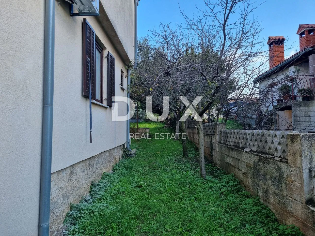 istra, poreč - prostrana kuća za adaptaciju u mirnom djelu grada - slika 9