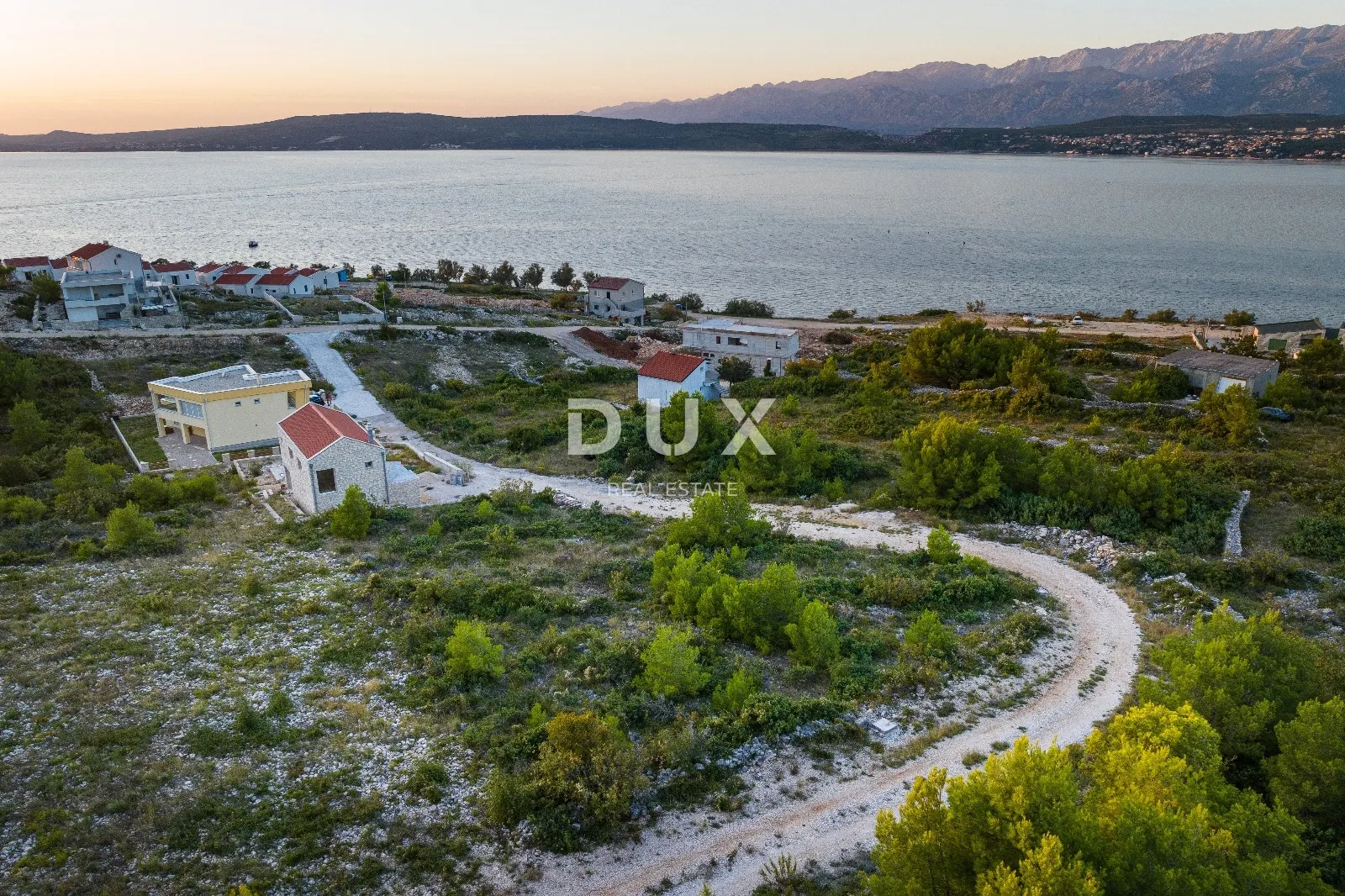 ZADAR, NOVIGRAD - Atraktivno građevinsko zemljište s pogledom na more