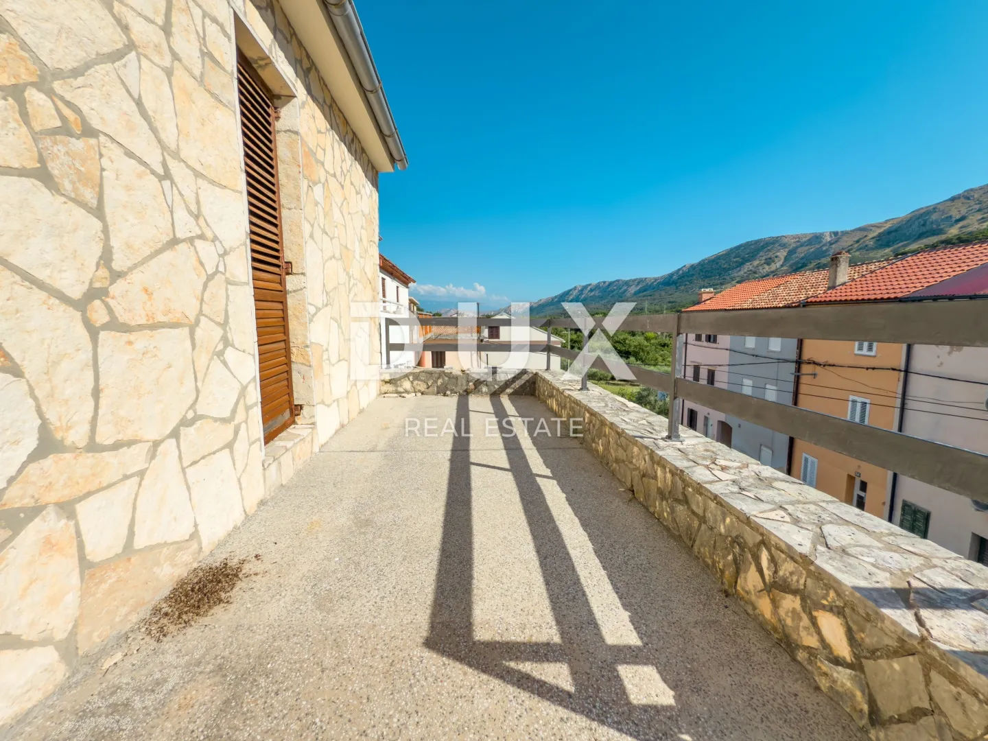 otok krk, baška (okolica) - kamena kuća s velikom okućnicom - slika 43