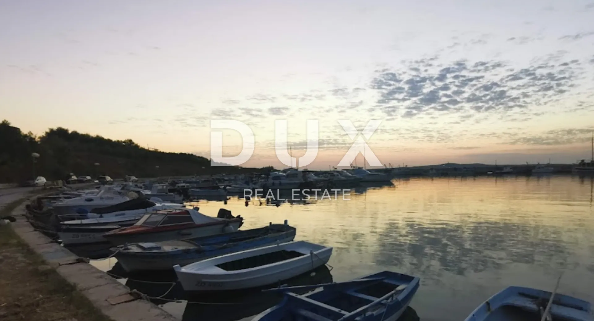 DALMACIJA, PRIVLAKA - građevinsko zemljište uz more
