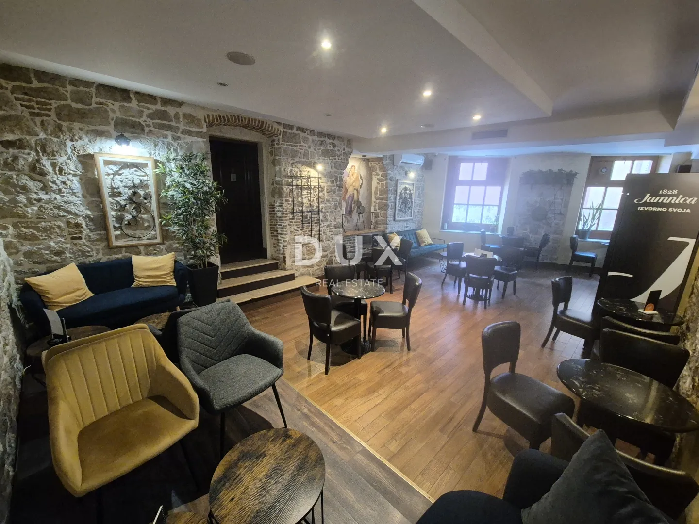 istra,rovinj - predivan uhodani caffe bar u srcu rovinja - slika 4