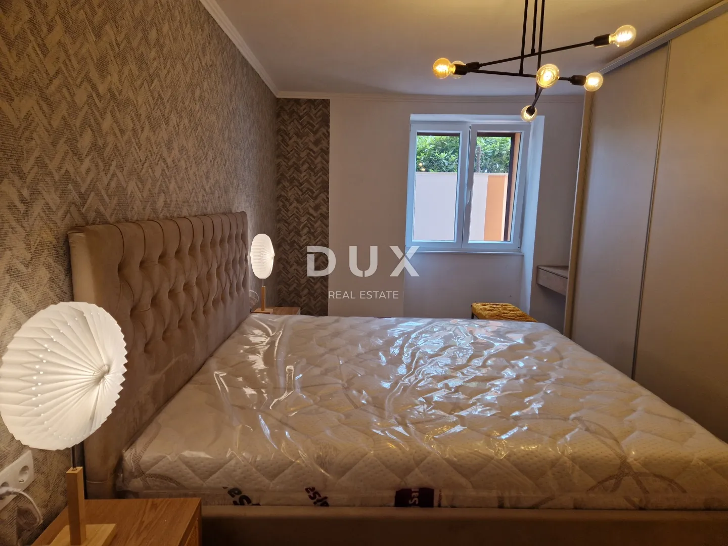 istra, labin – stan, 81 m², terasa, vrt i pogled na grad - slika 13