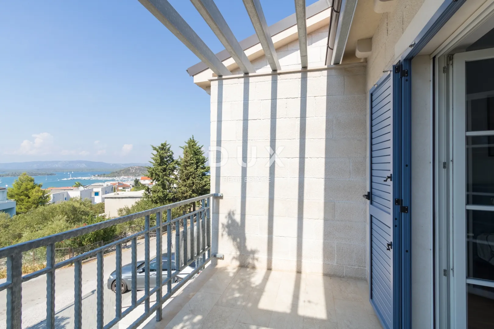 dalmacija, otok murter, dvojna kamena kuća, 148 m2, bazen - slika 13