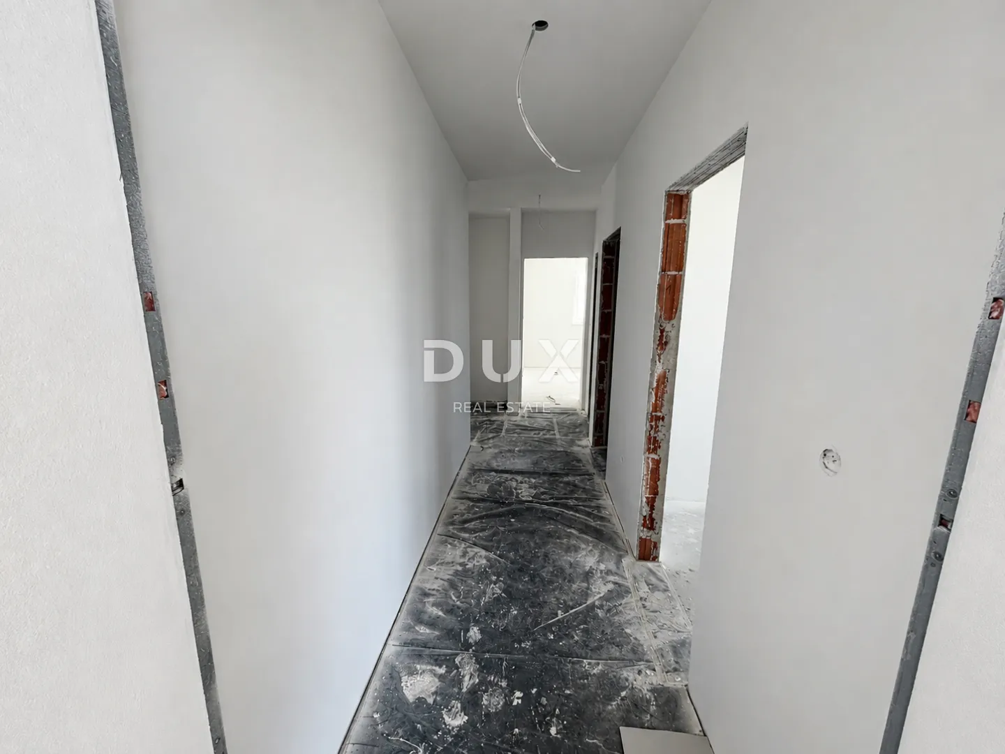 šibenik, vodice – zadnji kat, 3 spavaće sobe i panoramski pogled na more - slika 9