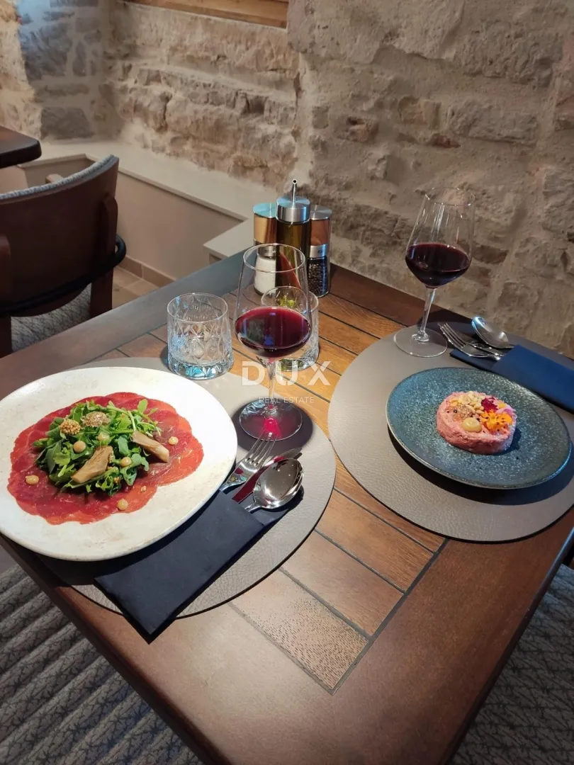 šibenik, centar, vrhunski uhodani restaurant, prvi red do mora. - slika 13