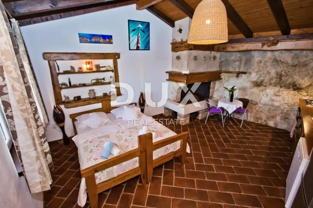otok hvar - vila u gradu hvaru prvi red do mora - slika 17