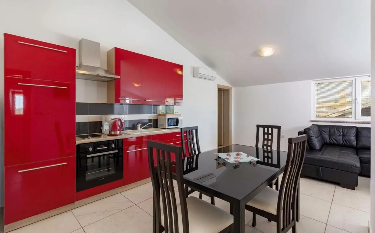 istra, medulin velika apartmanska kuća! - slika 11