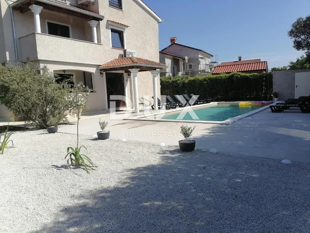istra, poreč - kuća za odmor s bazenom i pogledom na more - slika 1