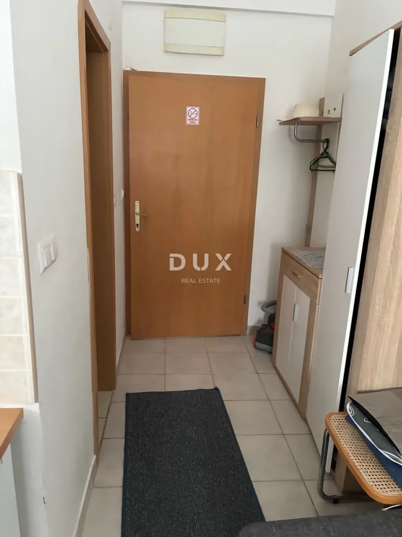 novi vinodolski – uređena garsonijera, pored mora, 21 m² - slika 7