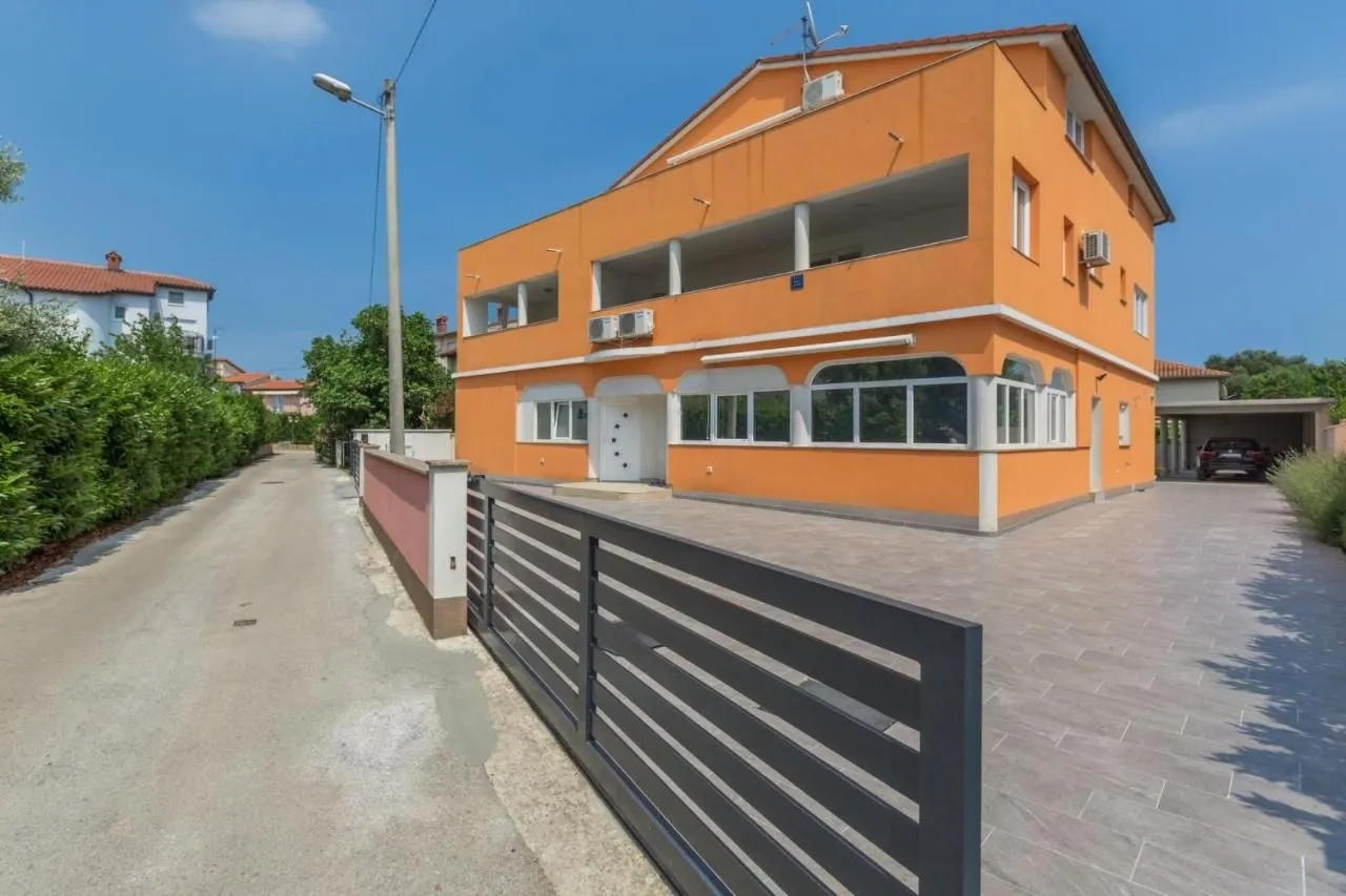 istra, medulin velika apartmanska kuća! - slika 2