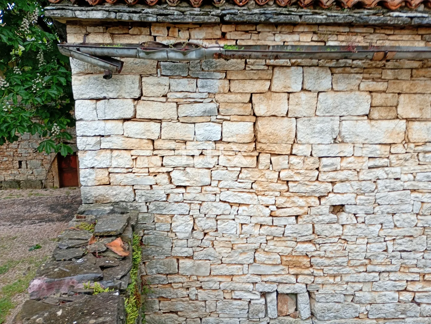 pazin,beram - gospodarska zgrada 58m2 sa okućnicom - slika 5