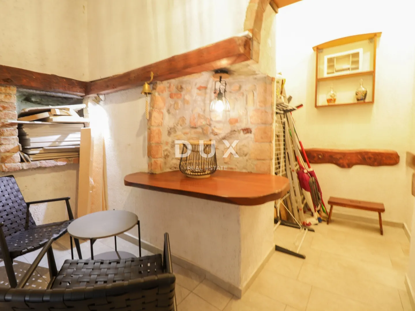 opatija, centar - studio apartman u povijesnoj vili drugi red do mora, uređen! - slika 11