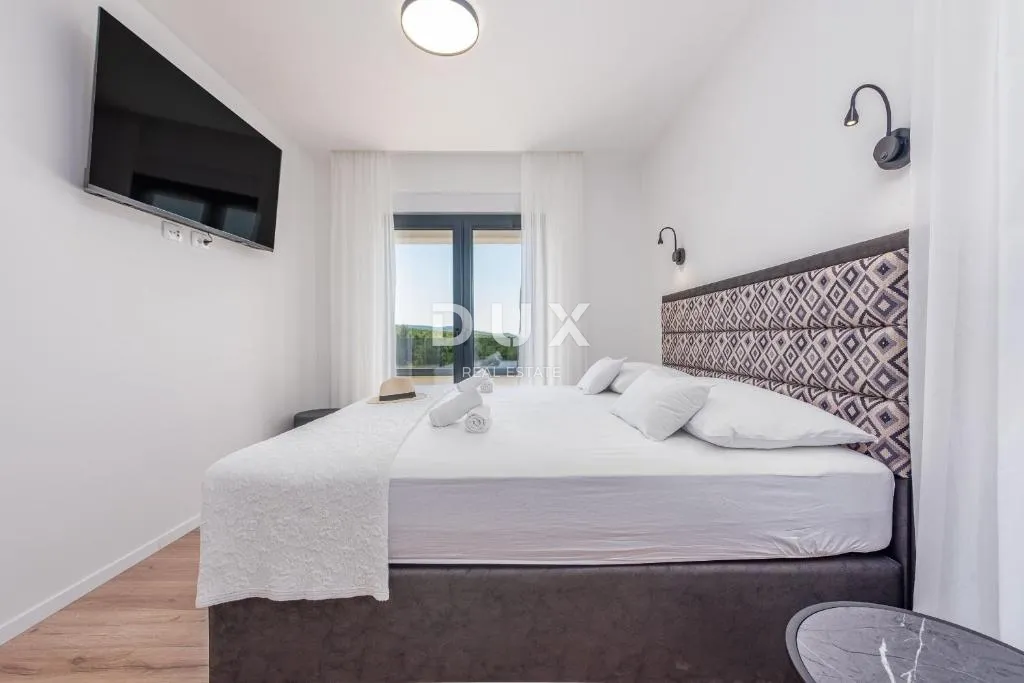 zadar, rovanjska - luksuzna vila s predivnim pogledom na more - slika 25