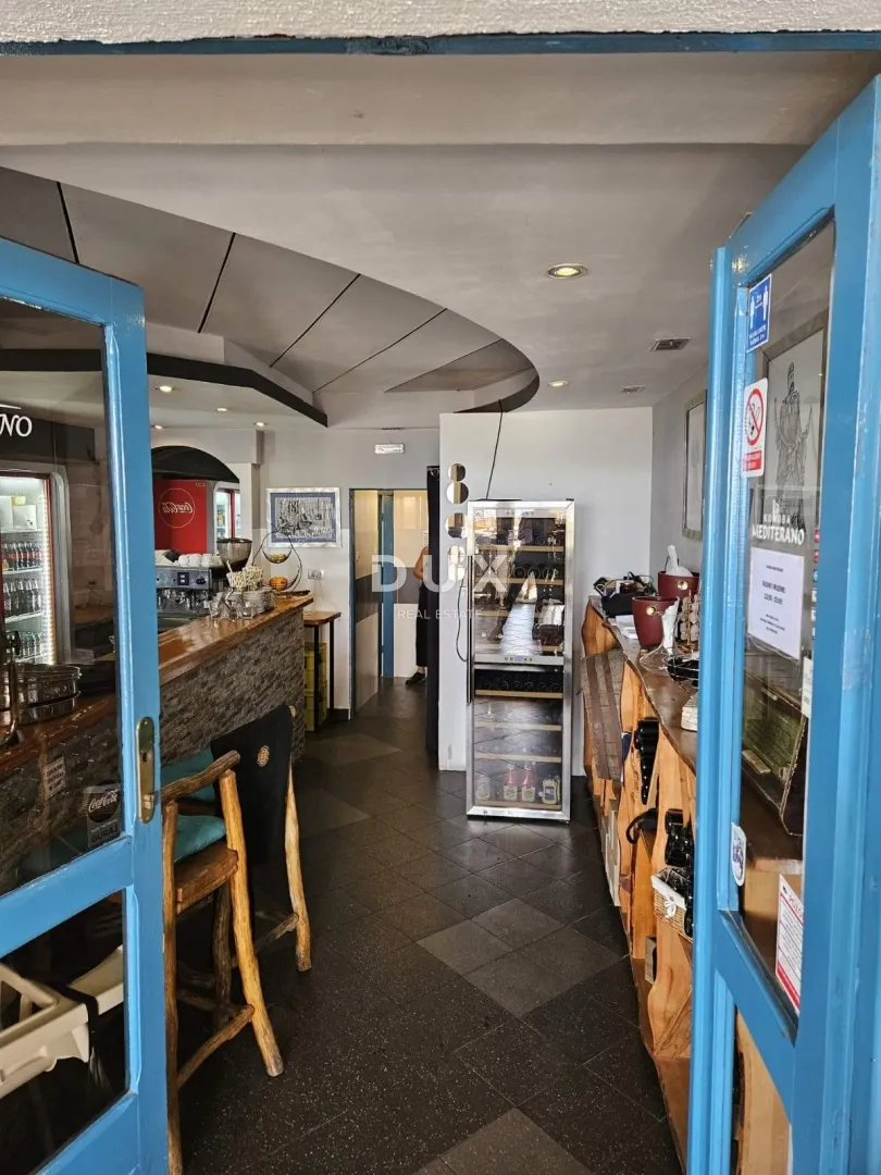 dalmacija, vodice - ekskluzivna nekretnina na rivi, kuća s restoranom u 1. redu do mora - slika 17