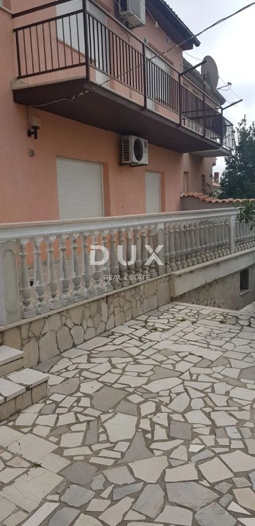 istra, ližnjan - kuća sa tri stana - slika 19