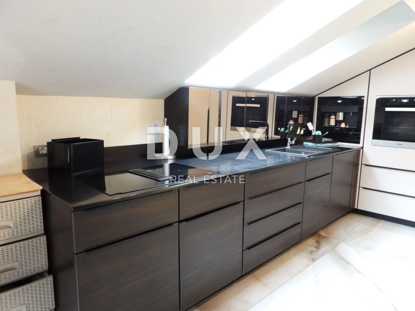 opatija, centar- eksluzivno uređen dvoetažni stan 4s+db 165m2 - slika 36