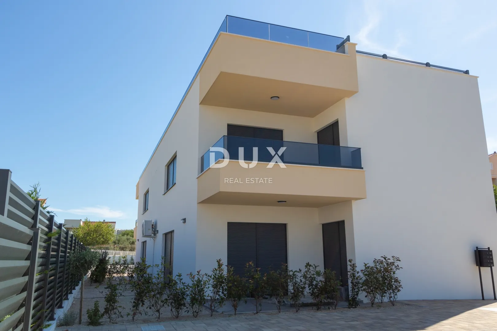 DALMACIJA, VODICE - 2S+DB sa panoramskom krovnom terasom