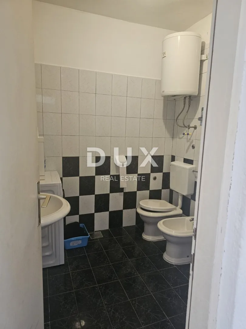 rijeka, škurinje - stan sa dva odvojena apartmana sa čak 5 spavaćih soba - slika 27