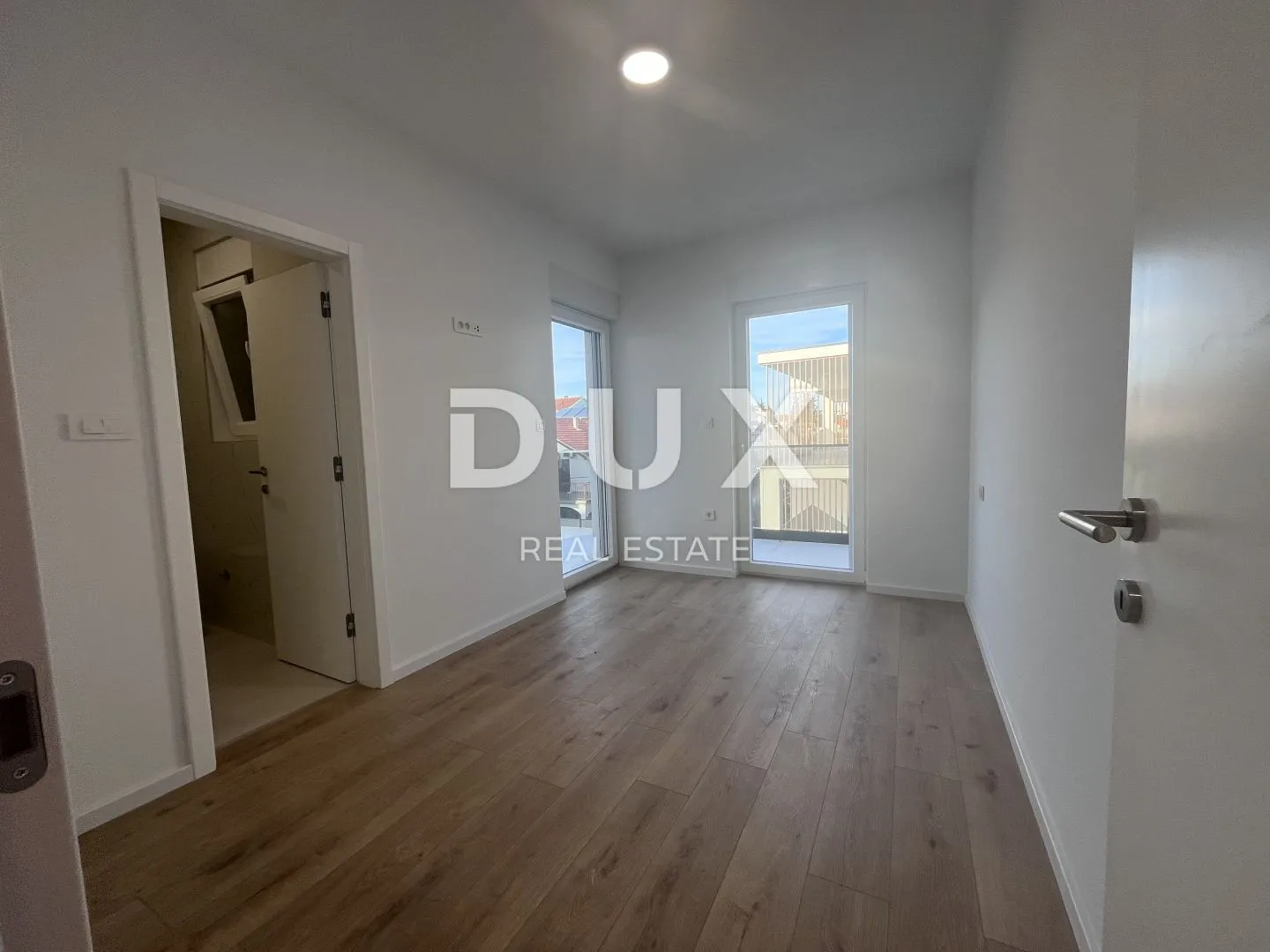 šibenik, vodice - predivan penthouse u novogradnji 1. red do mora - slika 9