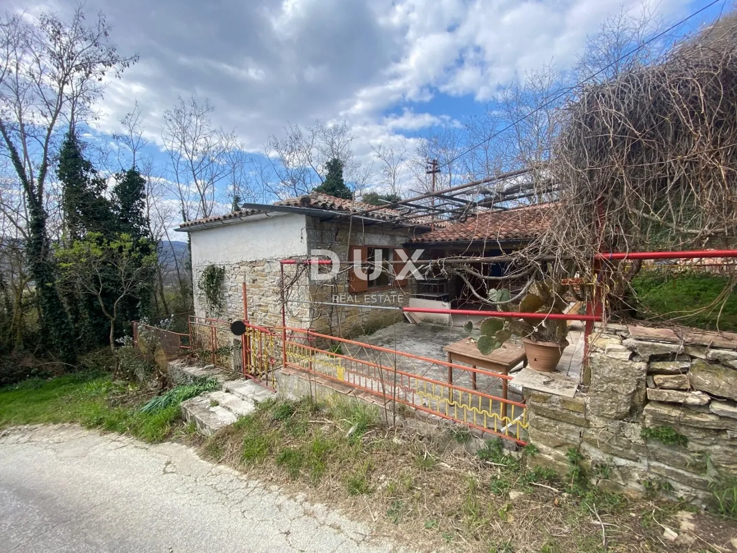 istra, tupljak - samostojeća kuća s dvorištem na odličnoj lokaciji. hitna prodaja! prilika! - slika 4
