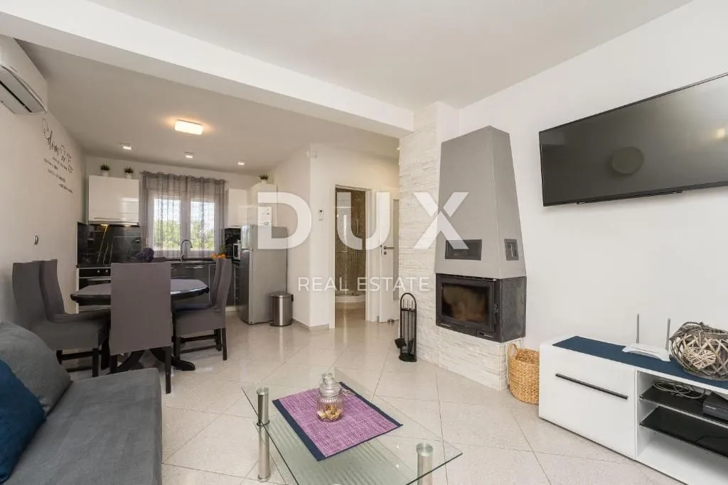 zadar, privlaka - vila s bazenom 200 metara od mora - slika 13