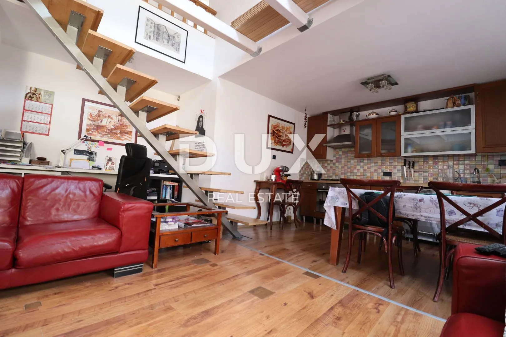 otok cres, grad cres - stara jezgra kuća, restaurant, dvoetažni stan, apartmani - slika 23