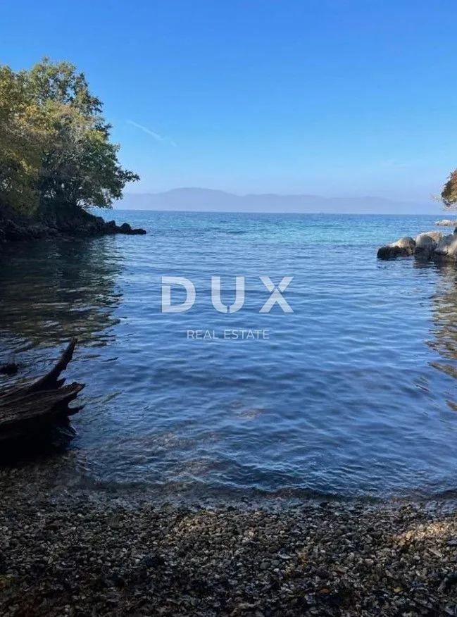 OTOK KRK, OMIŠALJ - građevinsko zemljište 5.884 m2 PRVI RED DO MORA! PRILIKA!