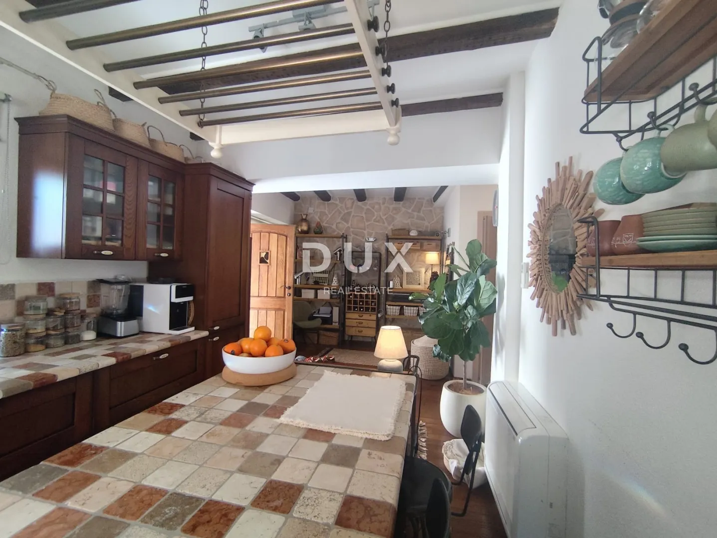 ŠIBENIK, STARI GRAD - Obnovljena kamena kuća 151 m² - Grebaštica, Šibenik