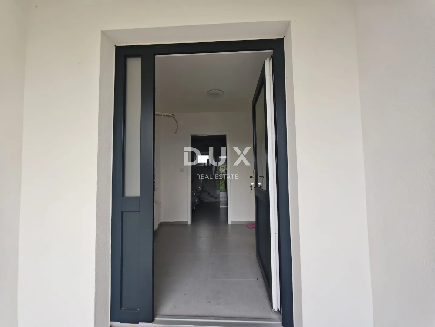 petrinja - komplet renovirana kuća s garažom - slika 6