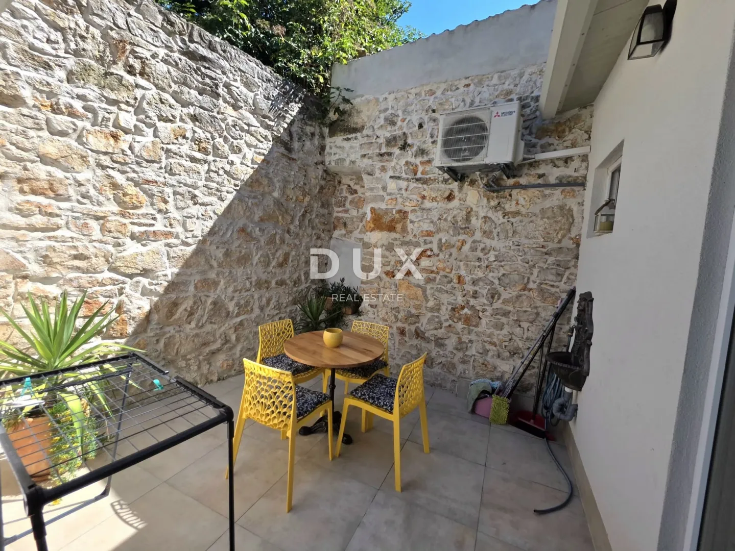 istra, pula - prodaja 2ss + db potpuno renoviran stan u centru grada - slika 18