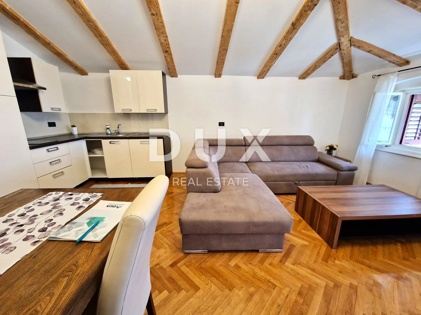 opatija - stan 65 m2 u strogom centru - slika 2