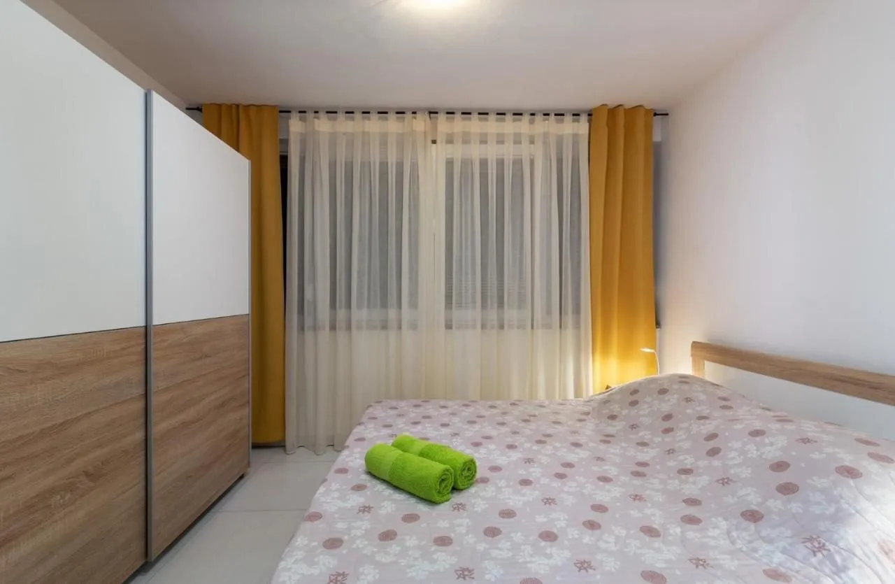 istra, medulin velika apartmanska kuća! - slika 16