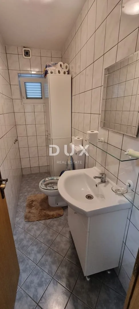 novi vinodolski - kuća sa tri apartmana, okućnicom, parkingom i pogledom na more - slika 12