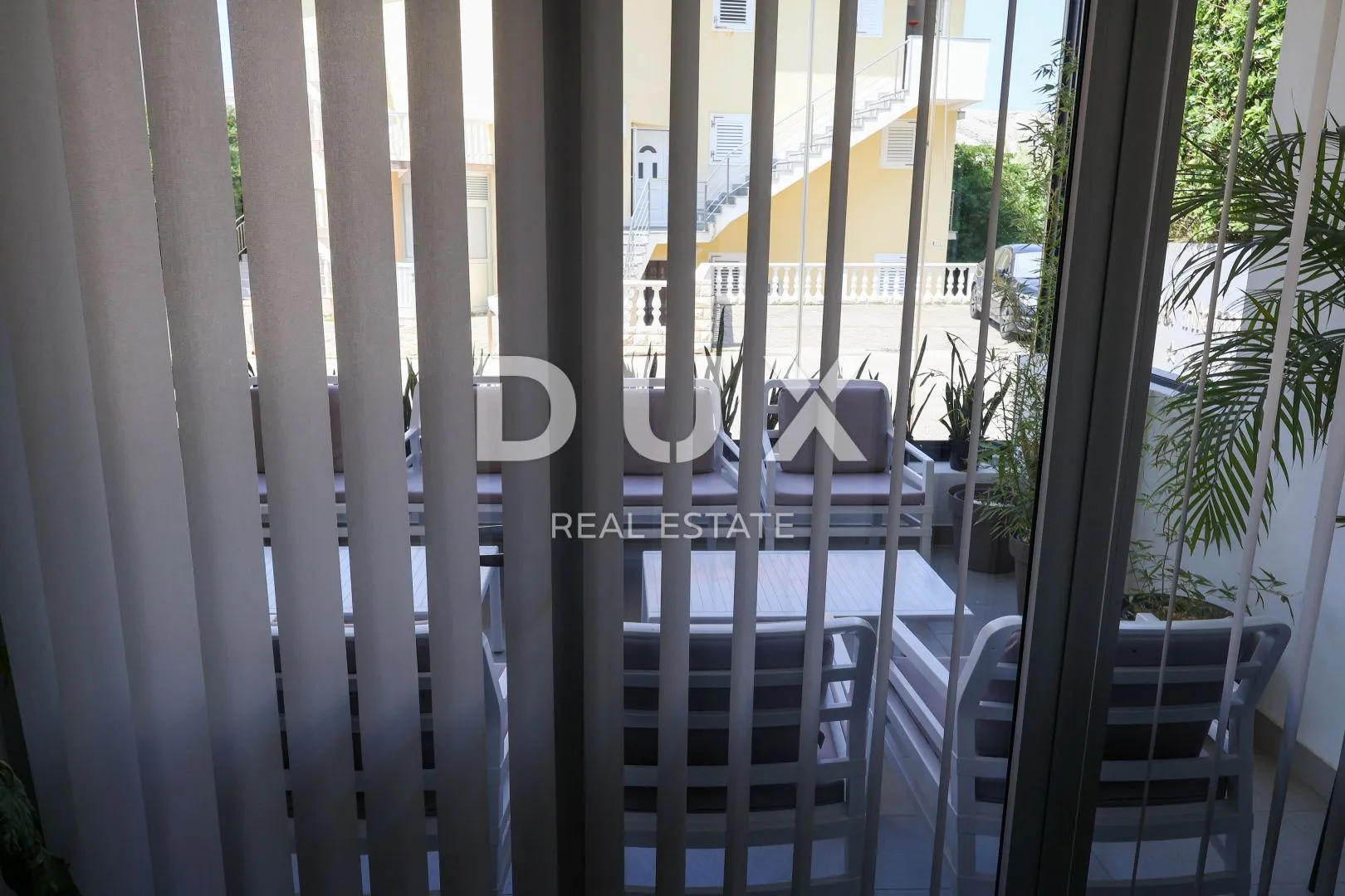 otok pag, pag - obiteljski hotel sa gostinjskom kućom i uhodanim poslom - slika 15